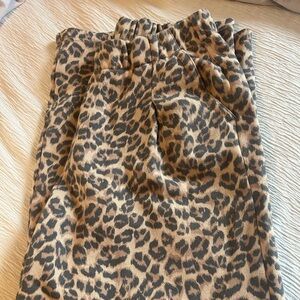 Never worn, but no tags. Small, short. Aerie sweatshirt material pants.